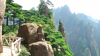 Video : China : Exploring the beautiful HuangShan 黄山 mountain; part 1 (4/8)