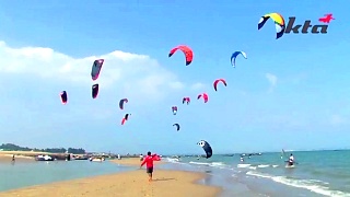 Video : China : Kite Surfing in XiaMen 厦门 - video