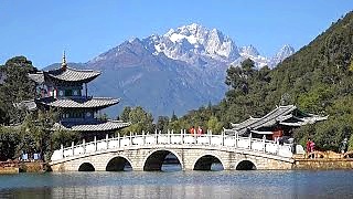 The awesomely beautiful ancient town of LiJiang  丽江, YunNan province, in Ultra HD / 4K