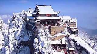 Mount JiuHua 九华山 in the snow