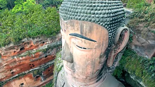 Video : China : The temples and natural landscape around Mount EMei  峨嵋山 and LeShan Giant Buddha 乐山大佛