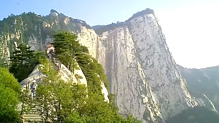 Video : China : Climbing Mount HuaShan 华山
