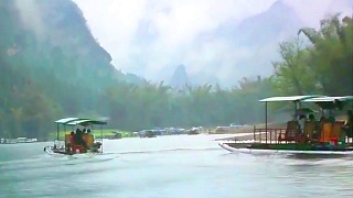 Video : China : A rainy day in YangShuo 阳朔, and misty Li River 漓江 boat ride