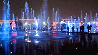 The musical fountain at the Big Wild Goose Pagoda in Xi’An 西安