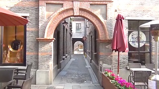 Video : China : The charming side-streets of ShangHai – XinTianDi 新天地 Cafe culture, boutiques, galleries ...   