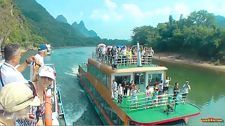 A boat ride along the beautiful Li River 漓江
