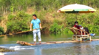 Video : China : Bamboo rafting on the YuLong River 玉龙江, near YangShuo