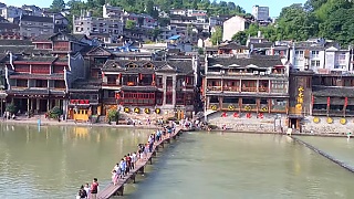 Video : China : FengHuang 凤凰 ancient town, HuNan province