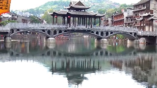 FengHuang 凤凰 ancient town, and ZhangJiaJie 张家界 national forest park