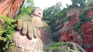 Video : China : LeShan Giant Buddha 乐山大佛 scenic area, SiChuan province