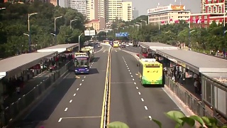 Video : China : Efficient public transport in GuangZhou 广州