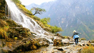 Tiger Leaping Gorge 虎跳峡, YunNan province – slideshow video
