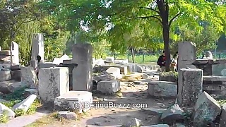 Video : China : The ruins of the Western-style palaces at YuanMingYuan 圆明园, BeiJing