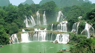 The spectacular DeTian Waterfalls 德天瀑布