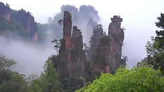 Exploring the beautiful ZhangJiaJie 张家界 nature reserve