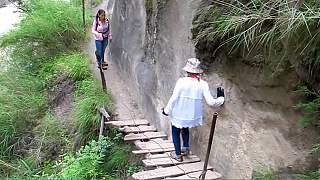 A hiking trip to the beautiful Tiger Leaping Gorge 虎跳峡