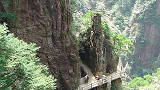 Exploring the beautiful HuangShan 黄山 mountain; part 1 (3/8)