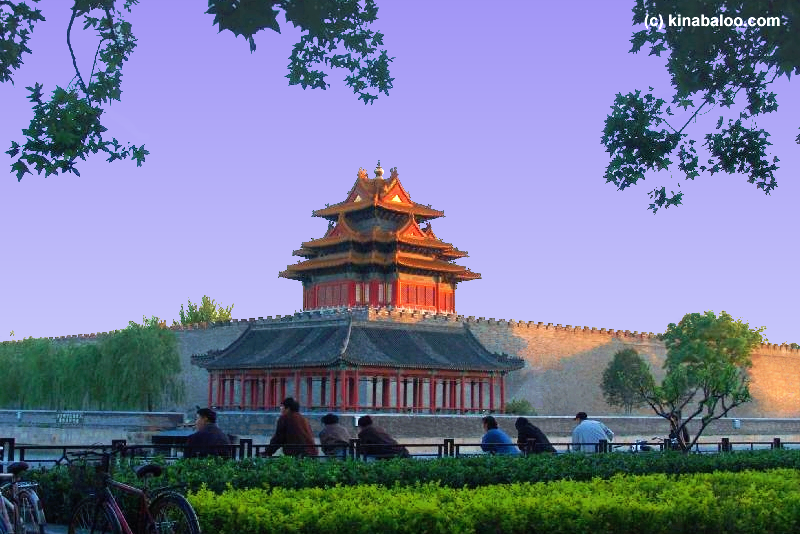 Why there are 9999.5 rooms in the Forbidden City? Where is the half room?