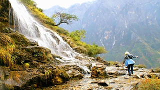 Video : China : Tiger Leaping Gorge 虎跳峡, YunNan province - slideshow video