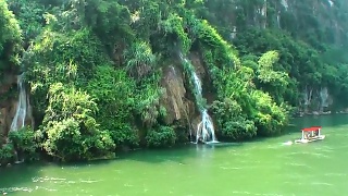 Video : China : Sailing along the beautiful Li River 漓江