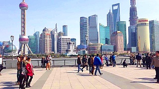 Video : China : The beautiful Bund waterfront, ShangHai 上海 On the HuangPu River, facing PuDong, at the heart of ShangHai ...    